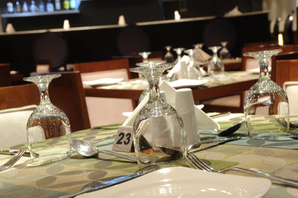 Holiday Bahrain Hotel Manama Eksteriør billede