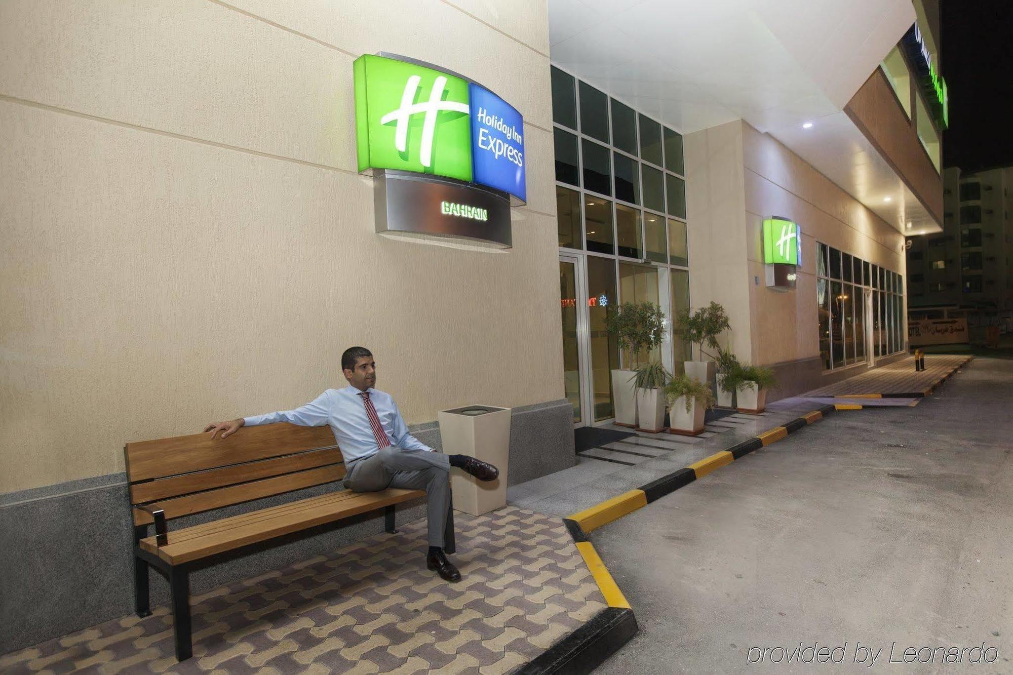 Holiday Bahrain Hotel Manama Eksteriør billede